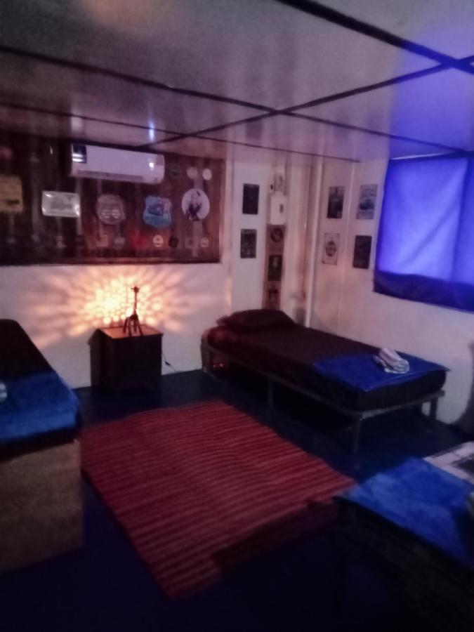 #Xi Kt Poshtel Hotel Tau-sziget Kültér fotó